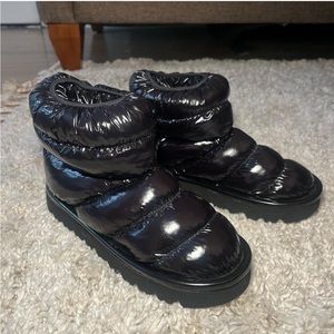 Black H&M padded puffy moon boots / winter boots 
Never worn 
Size women’s US 9